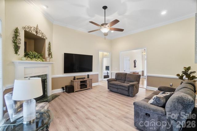 8000 Tottenham Drive, Harrisburg, NC 28075
