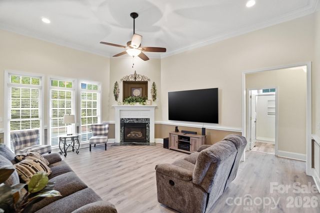 8000 Tottenham Drive, Harrisburg, NC 28075