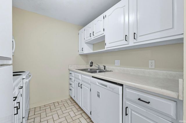 2937 Westbrook Dr Apt 401A, Fort Wayne, IN 46805