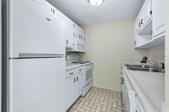 2937 Westbrook Dr Apt 401A, Fort Wayne, IN 46805