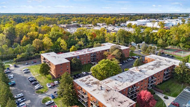 2937 Westbrook Dr Apt 401A, Fort Wayne, IN 46805