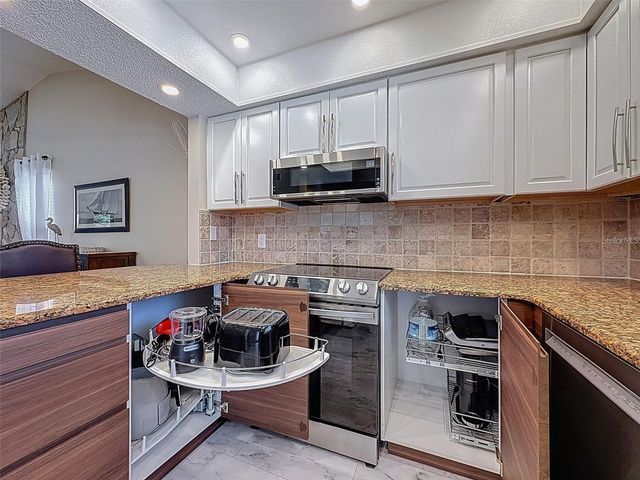 9981 EAGLES PT CIRCLE 4, Port Richey, FL 34668