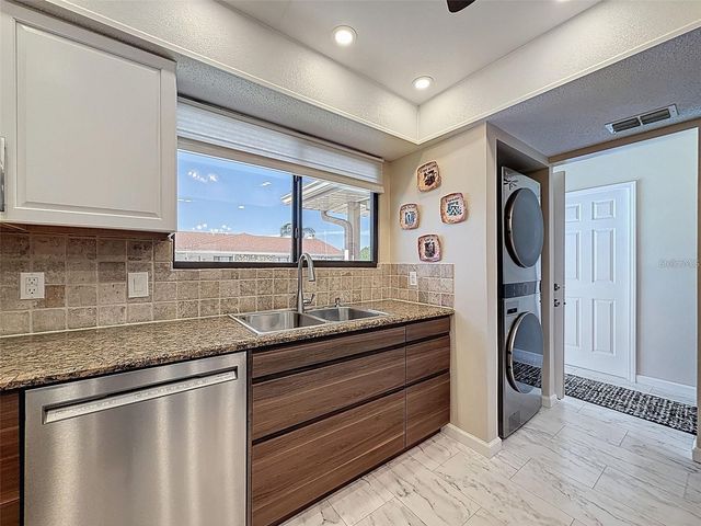 9981 EAGLES PT CIRCLE 4, Port Richey, FL 34668