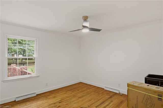 33 Kemp Road E, Greensboro, NC 27410