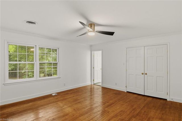 33 Kemp Road E, Greensboro, NC 27410