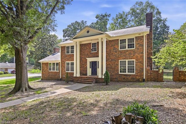 33 Kemp Road E, Greensboro, NC 27410