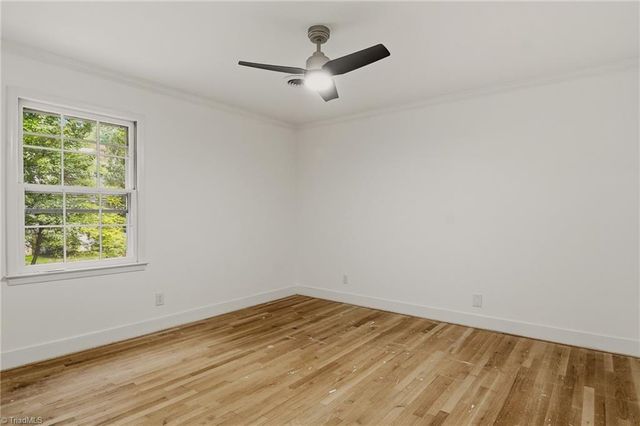 33 Kemp Road E, Greensboro, NC 27410