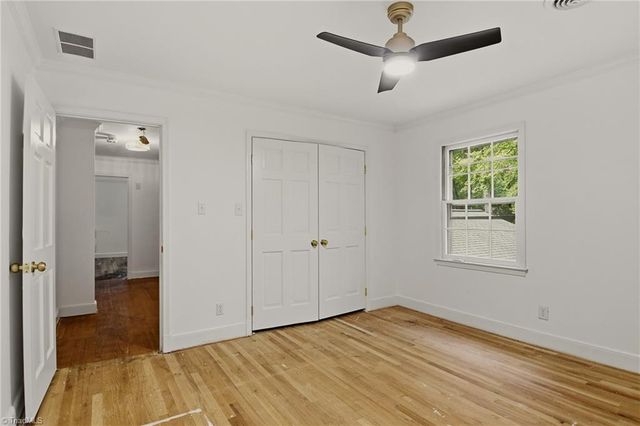 33 Kemp Road E, Greensboro, NC 27410