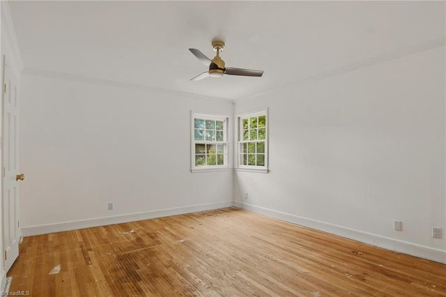 33 Kemp Road E, Greensboro, NC 27410