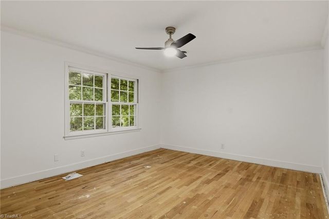 33 Kemp Road E, Greensboro, NC 27410