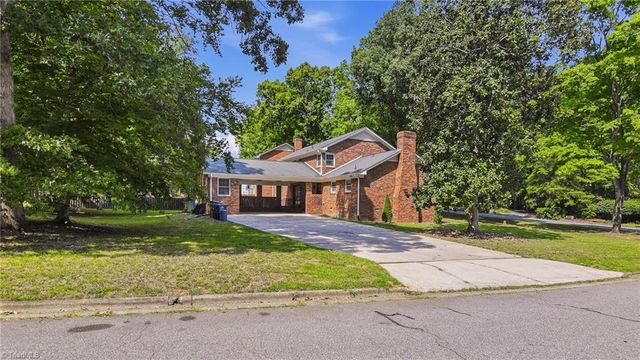 33 Kemp Road E, Greensboro, NC 27410