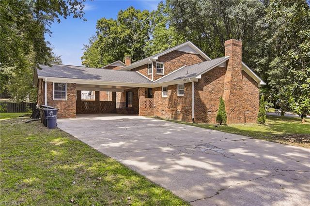 33 Kemp Road E, Greensboro, NC 27410