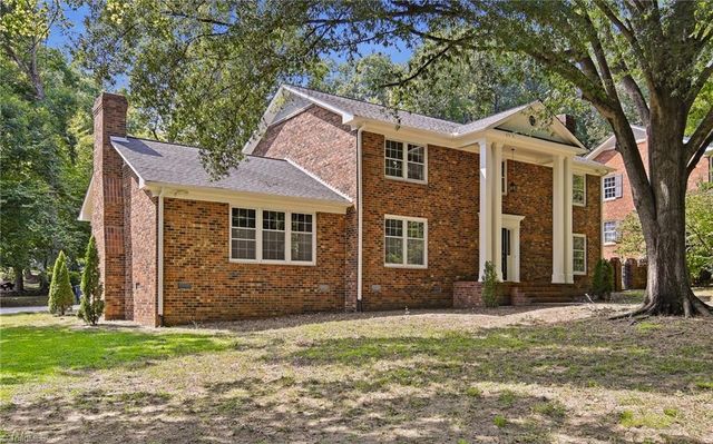 33 Kemp Road E, Greensboro, NC 27410