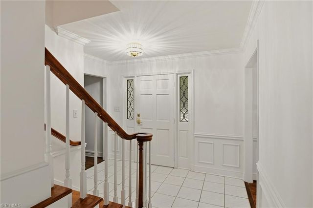 33 Kemp Road E, Greensboro, NC 27410