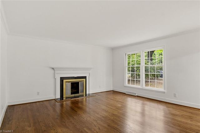33 Kemp Road E, Greensboro, NC 27410