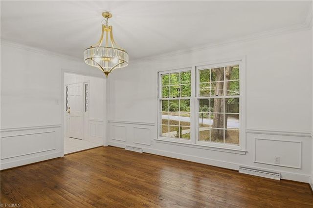 33 Kemp Road E, Greensboro, NC 27410