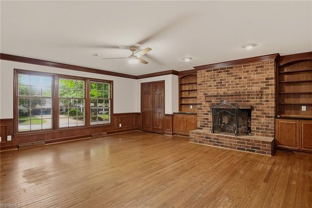 33 Kemp Road E, Greensboro, NC 27410