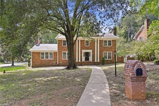 33 Kemp Road E, Greensboro, NC 27410