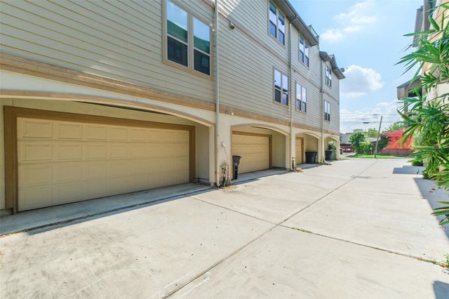 2014 Mcllhenny Street, Houston, TX 77004