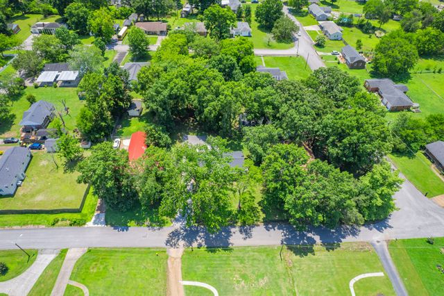 916 Battery Dr, Lewisburg, TN 37091
