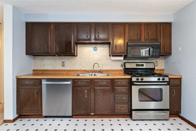 24 Ridge Meadows Drive, Ogden, NY 14559