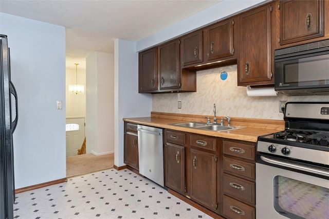 24 Ridge Meadows Drive, Ogden, NY 14559