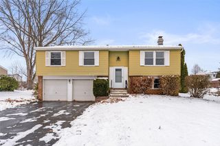 24 Ridge Meadows Drive, Ogden, NY 14559