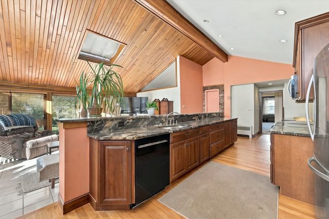 10 Davenport St, Worcester, MA 01610