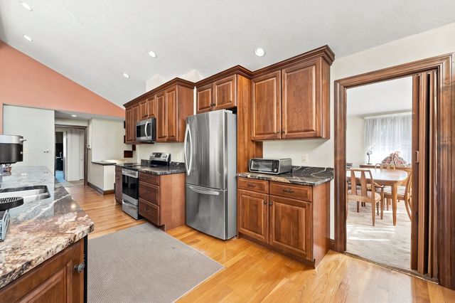 10 Davenport St, Worcester, MA 01610