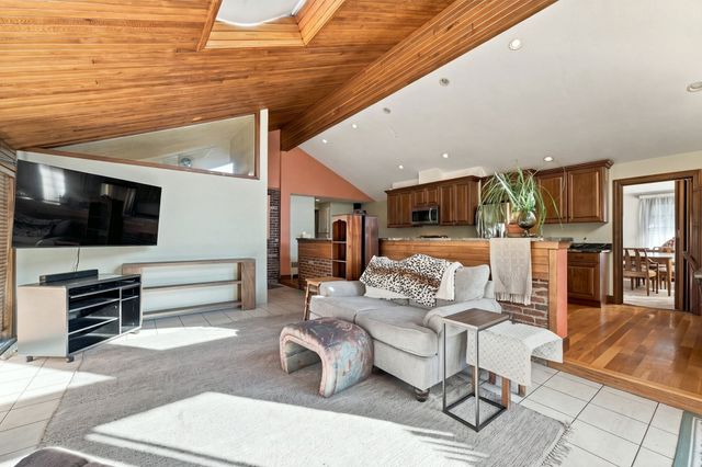 10 Davenport St, Worcester, MA 01610