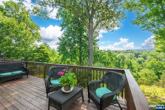 14 N Shadow Lane, Oakland, NJ 07436