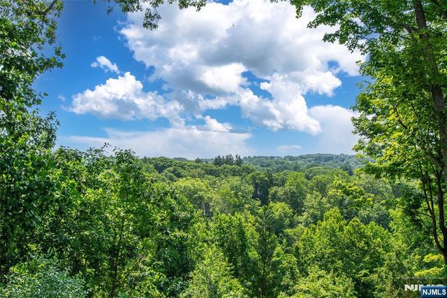 14 N Shadow Lane, Oakland, NJ 07436