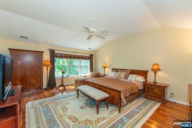 14 N Shadow Lane, Oakland, NJ 07436