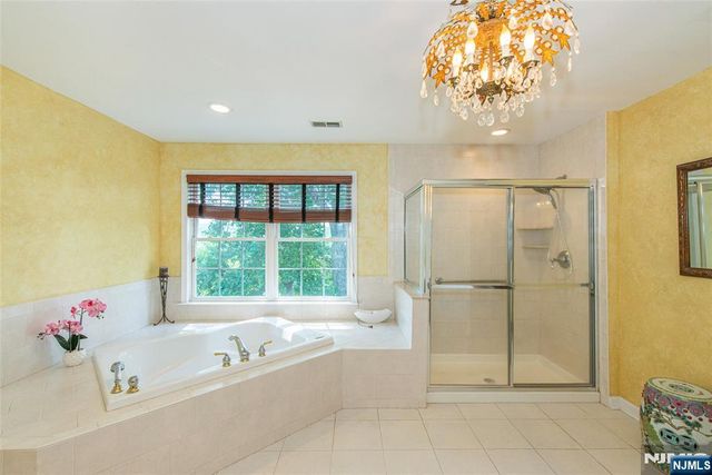 14 N Shadow Lane, Oakland, NJ 07436