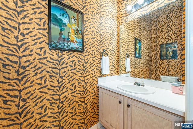 14 N Shadow Lane, Oakland, NJ 07436