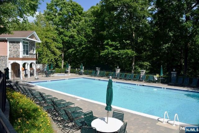 14 N Shadow Lane, Oakland, NJ 07436