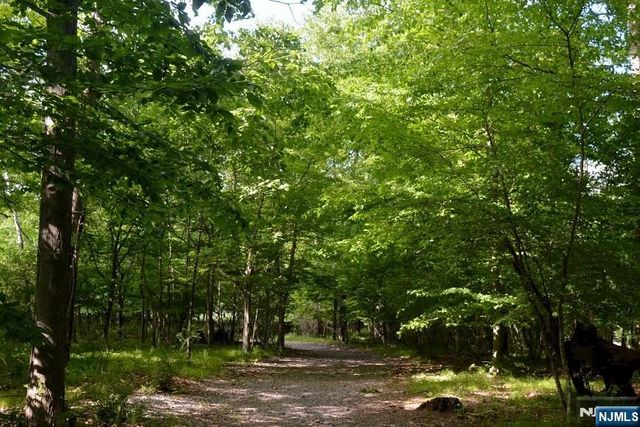 14 N Shadow Lane, Oakland, NJ 07436
