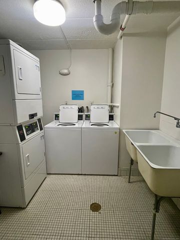 27 Northill Street 3P, Stamford, CT 06907