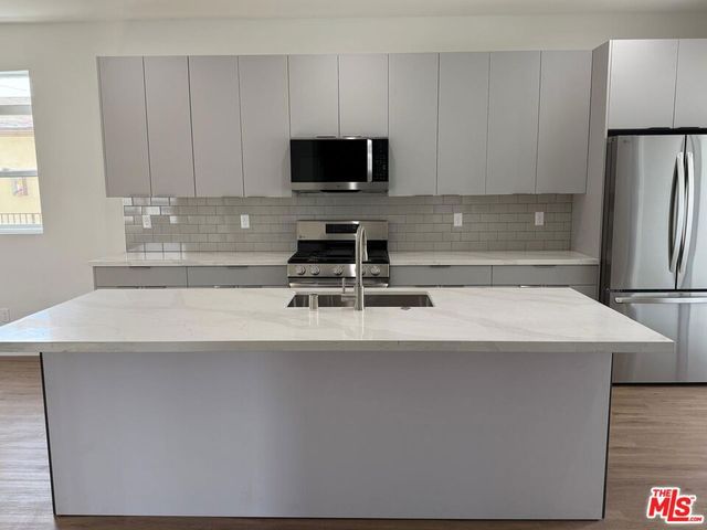 11255 Hatteras Street, North Hollywood, CA 91601