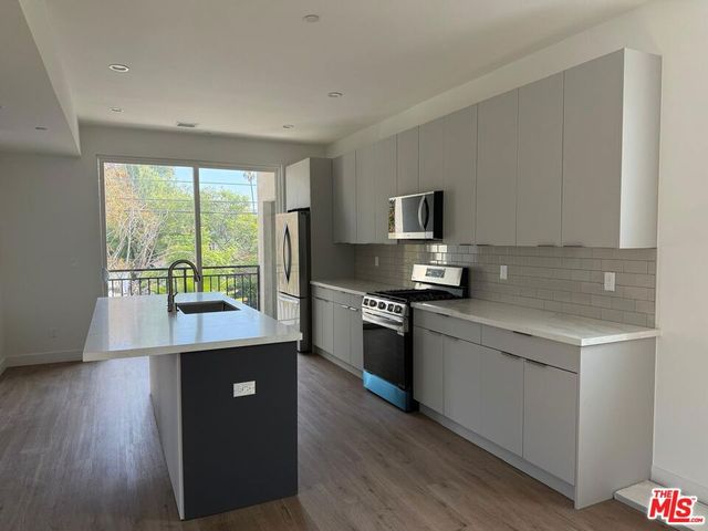 11255 Hatteras Street, North Hollywood, CA 91601