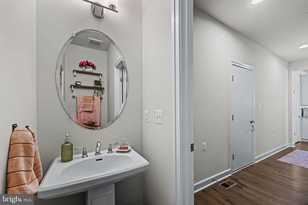 Image 29 of property listing at 11058 EMERALD CROWN DR, Monrovia, MD 21770