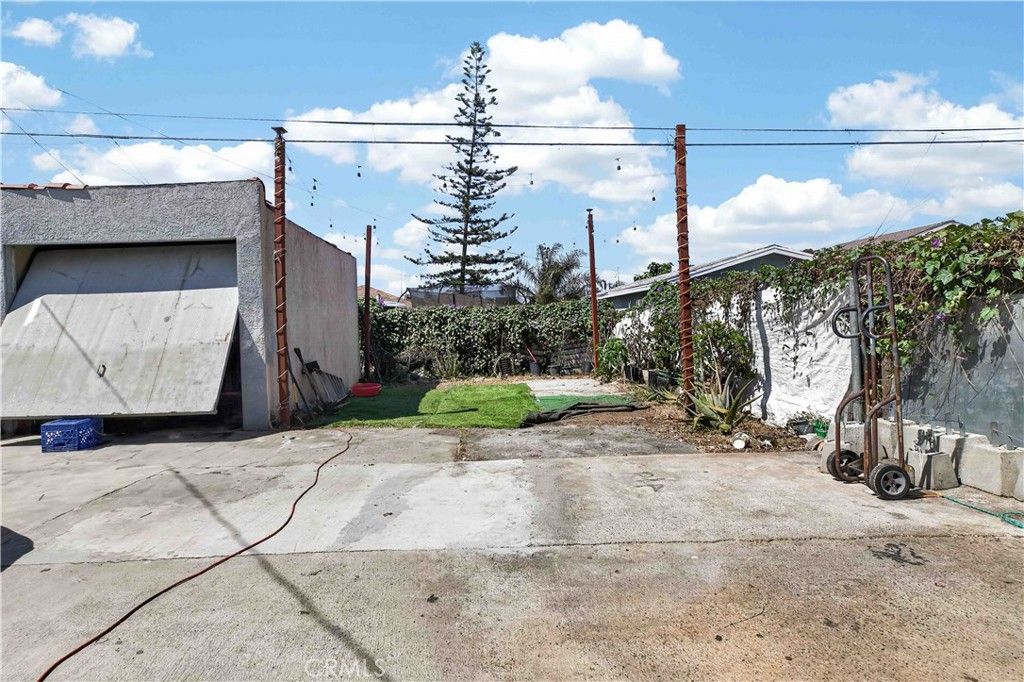 Image 10 of property listing at 321 E 119th, Los Angeles, CA 90061