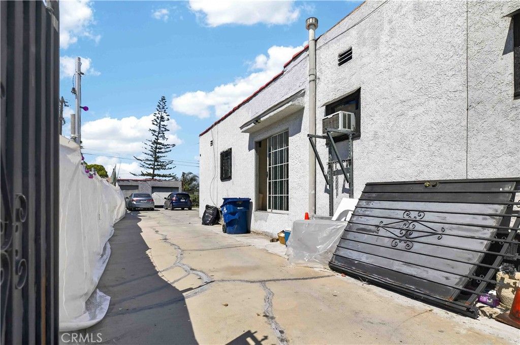 Image 9 of property listing at 321 E 119th, Los Angeles, CA 90061