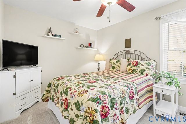 548 Glenmeadow Rd, Midlothian, VA 23114