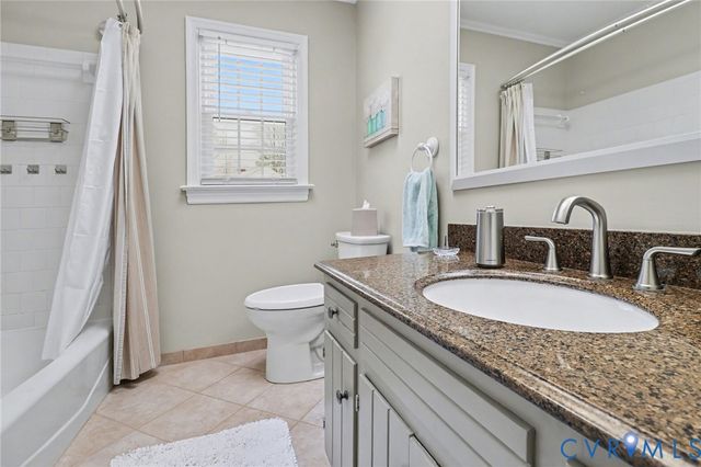 548 Glenmeadow Rd, Midlothian, VA 23114