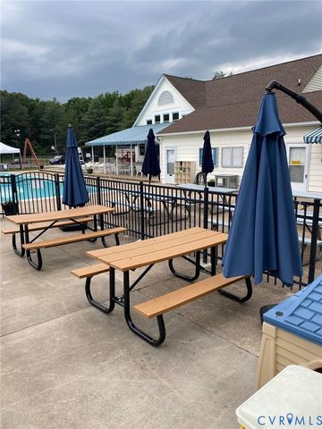 548 Glenmeadow Rd, Midlothian, VA 23114