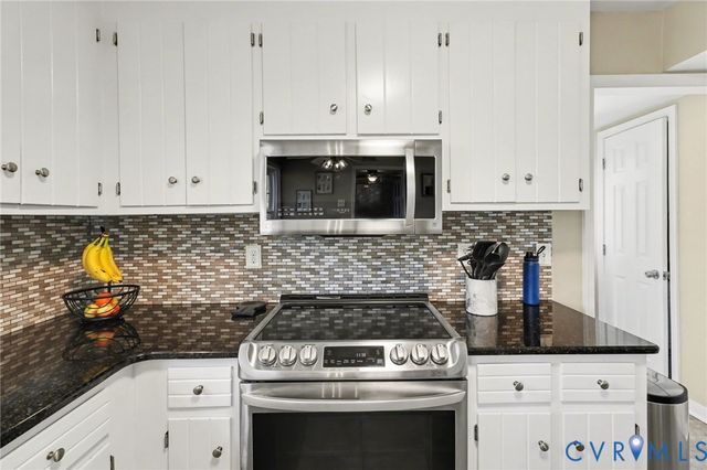 548 Glenmeadow Rd, Midlothian, VA 23114