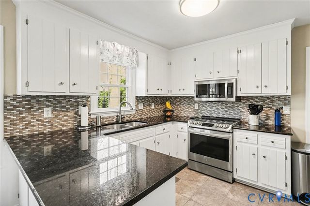 548 Glenmeadow Rd, Midlothian, VA 23114