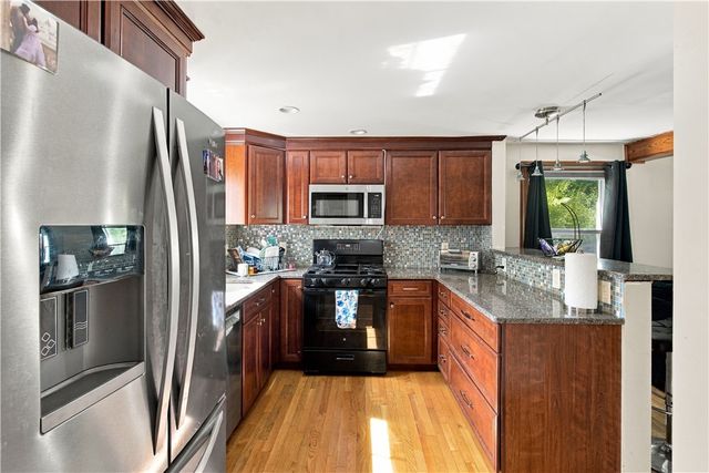 11 Sayles Hill Rd Road, North Smithfield, RI 02896
