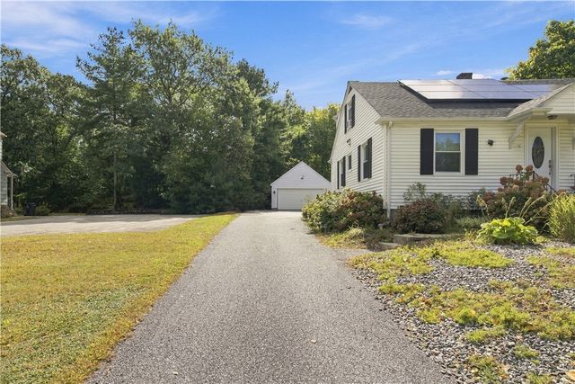 11 Sayles Hill Rd Road, North Smithfield, RI 02896